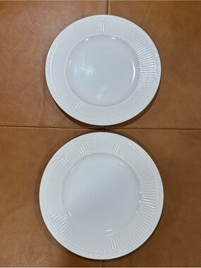 Mikasa Italian Countryside DD900 11” Dinner Plates Set of 2 White Embossed